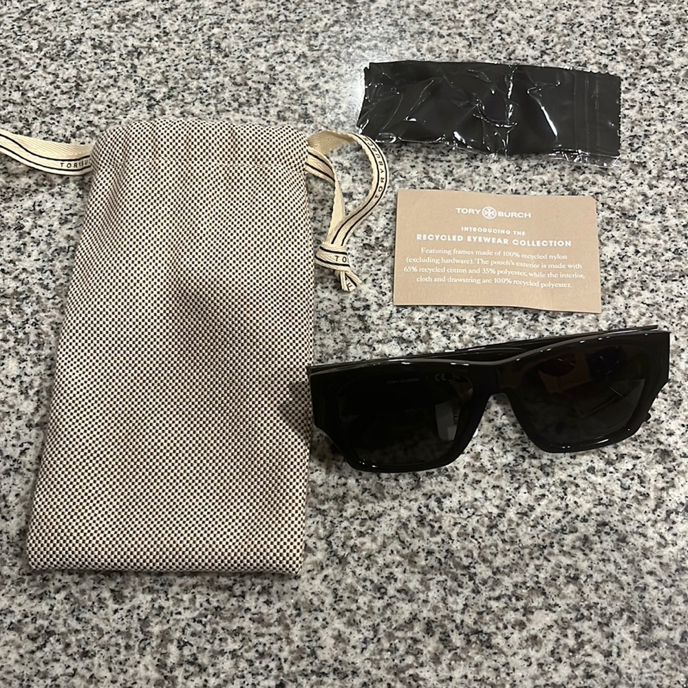 NWT- Super cute sunnies! Comes with a soft case and cleaning cloth.